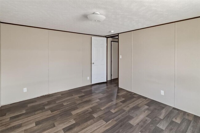 Building Photo - 5670 US-290