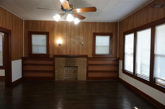 Building Photo - 1114 Monroe St