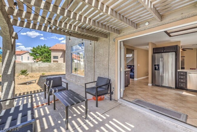 Building Photo - 1918 Pintura Cir