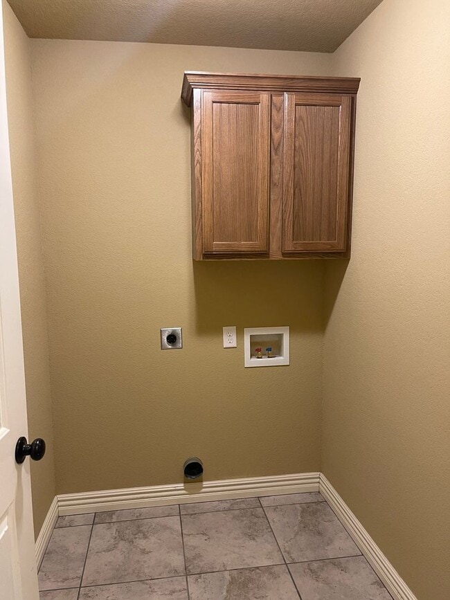 Building Photo - 405 Cherry St