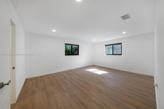 Building Photo - 7401 Miami View Dr