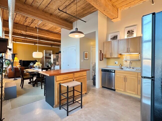 Building Photo - 35 Riverwalk Way