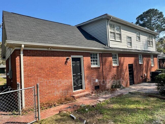 Building Photo - 419 Victoria Dr