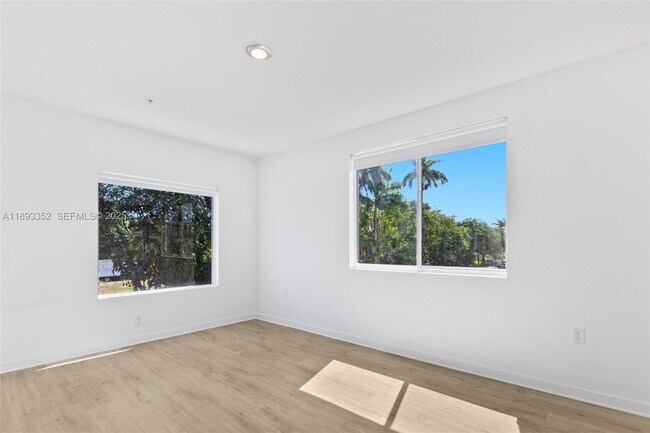 Building Photo - 170 NW 158th St