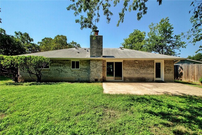 Building Photo - 900 Aurora Cir