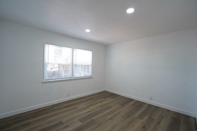 Building Photo - Dracaea Avenue