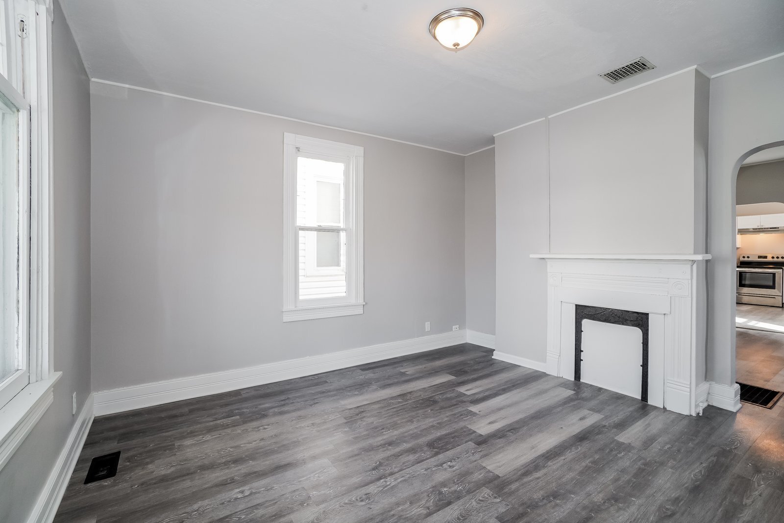 Building Photo - 602 King St