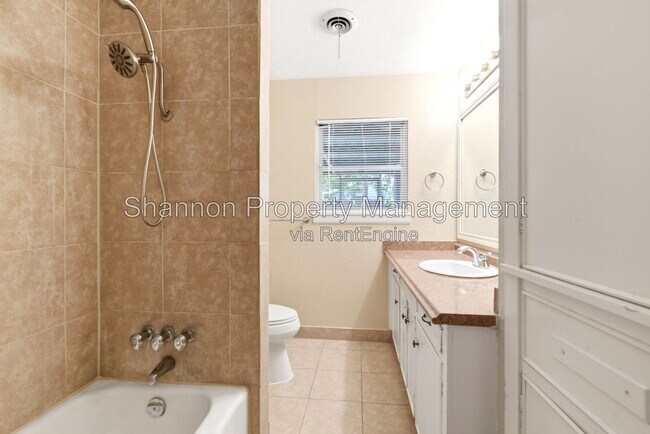 Building Photo - 8406 Highcrest Dr