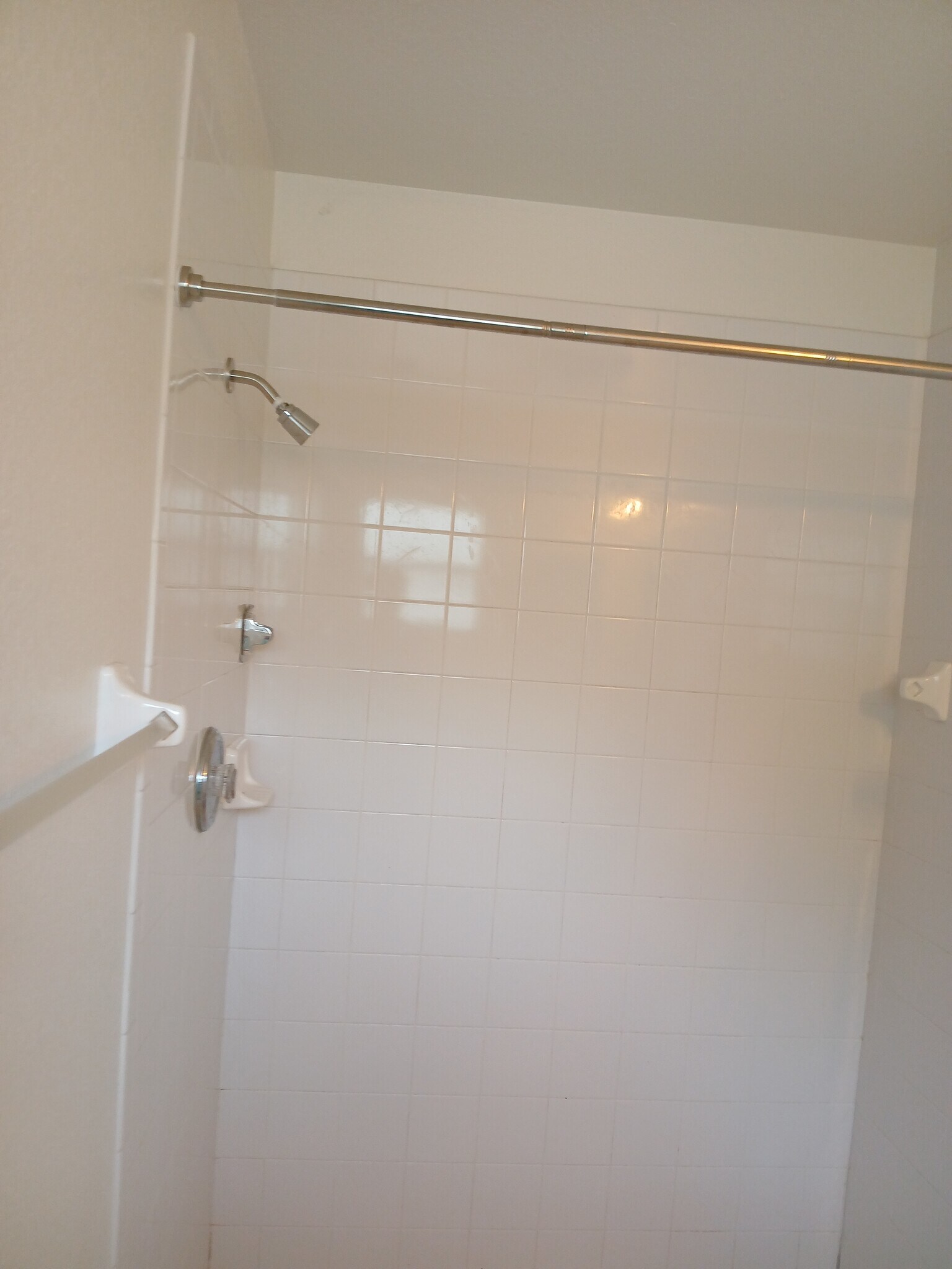 Main bath shower - 1411 Gleason Pky