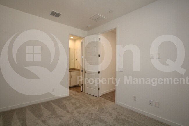 Building Photo - 4132 E Brisa Dr