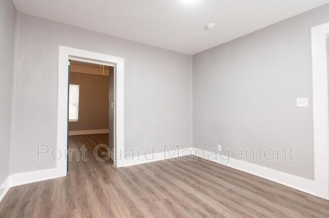 Building Photo - 623-627 S. Hydraulic - 2