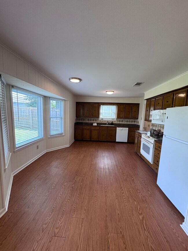 Building Photo - 1115 Briar Creek Rd