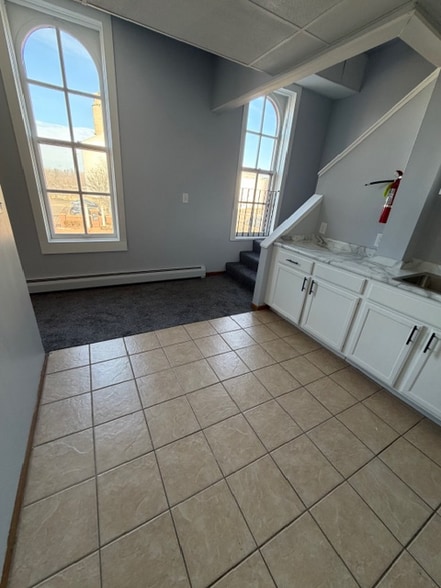 Building Photo - 205 Plum St