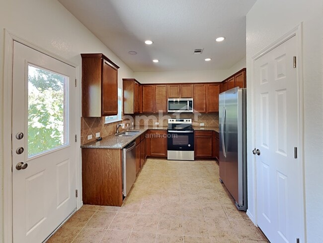 Building Photo - 412 Saddlehorn Way