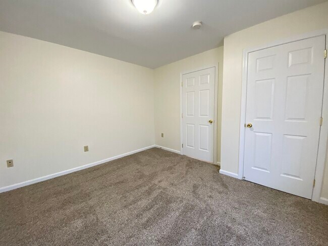 Building Photo - 4 Martin St