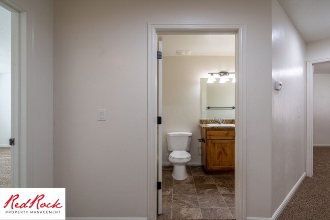 Building Photo - Conveniently located 3 Bedroom Townhome