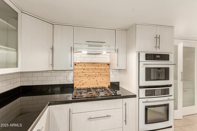 Building Photo - 21 W Pasadena Ave