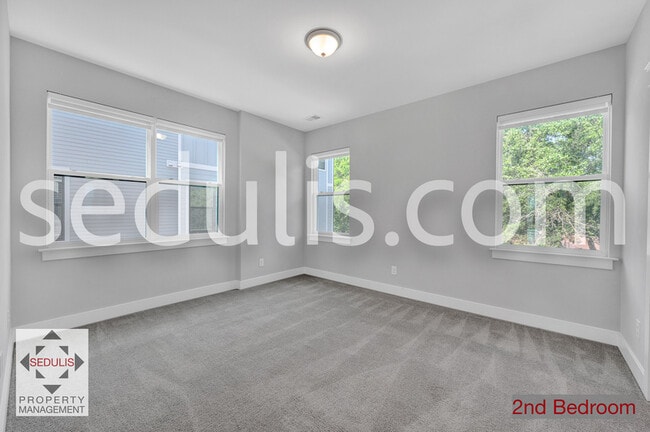 Building Photo - 4555 Mixson Ave