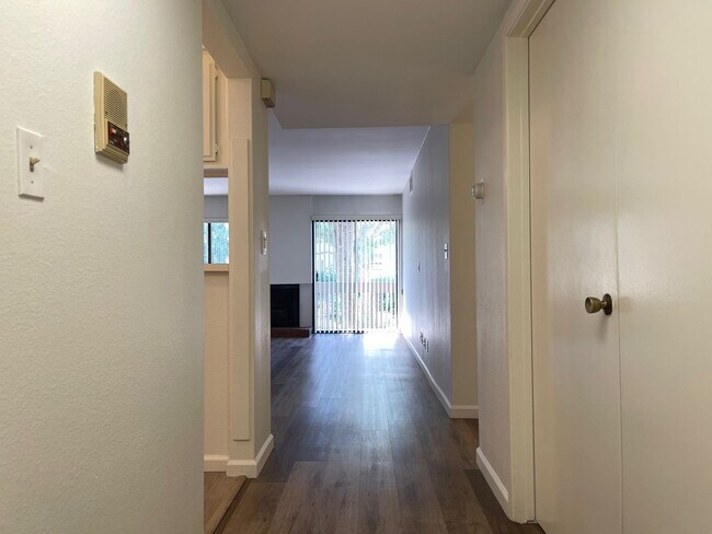 Building Photo - 15215 Magnolia Blvd