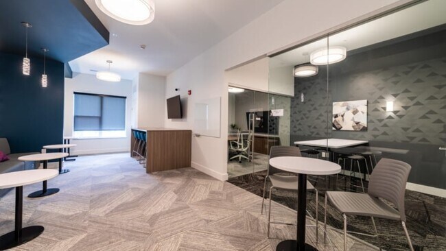 Building Photo - 10250 Gateway Pl