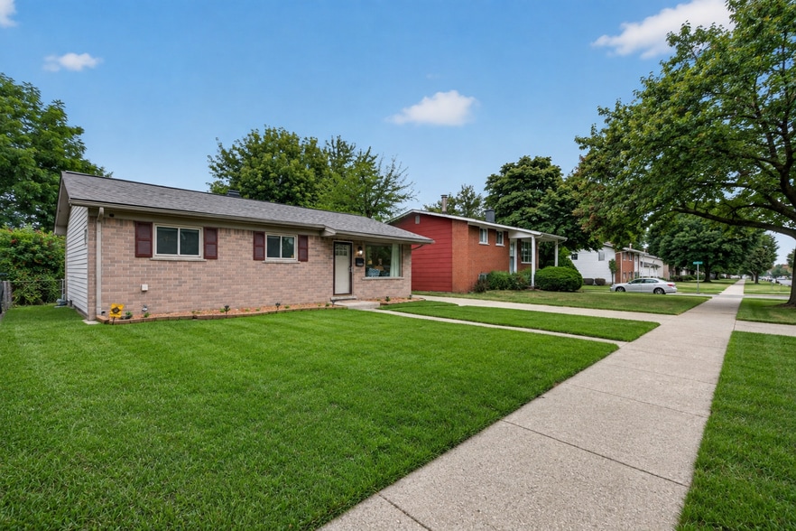 Building Photo - 30726 Avondale St