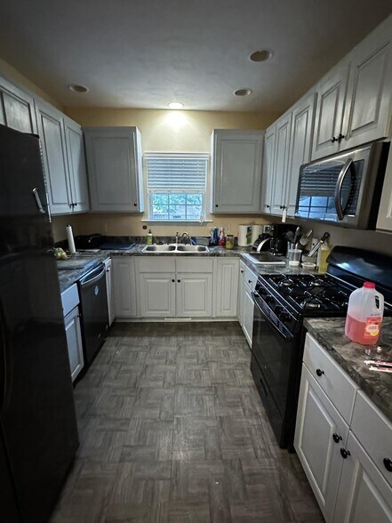 Primary Photo - 316 W 31st St