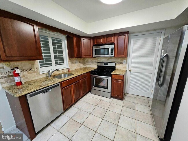 Building Photo - 2 Goshawk Ct