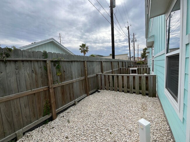 Building Photo - 15128 Dory Dr
