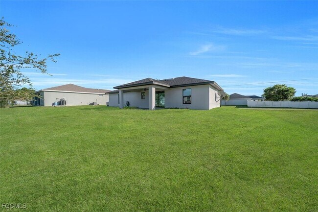 Building Photo - 919 NE 35th Ln