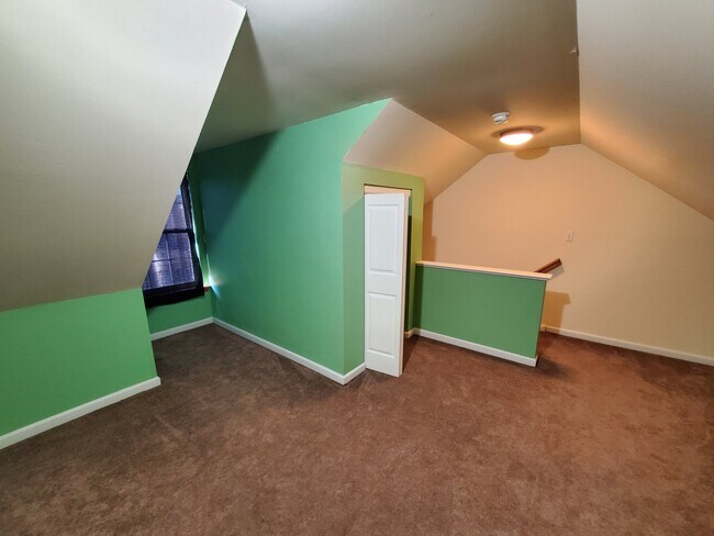 Building Photo - 10 Weiser Ct