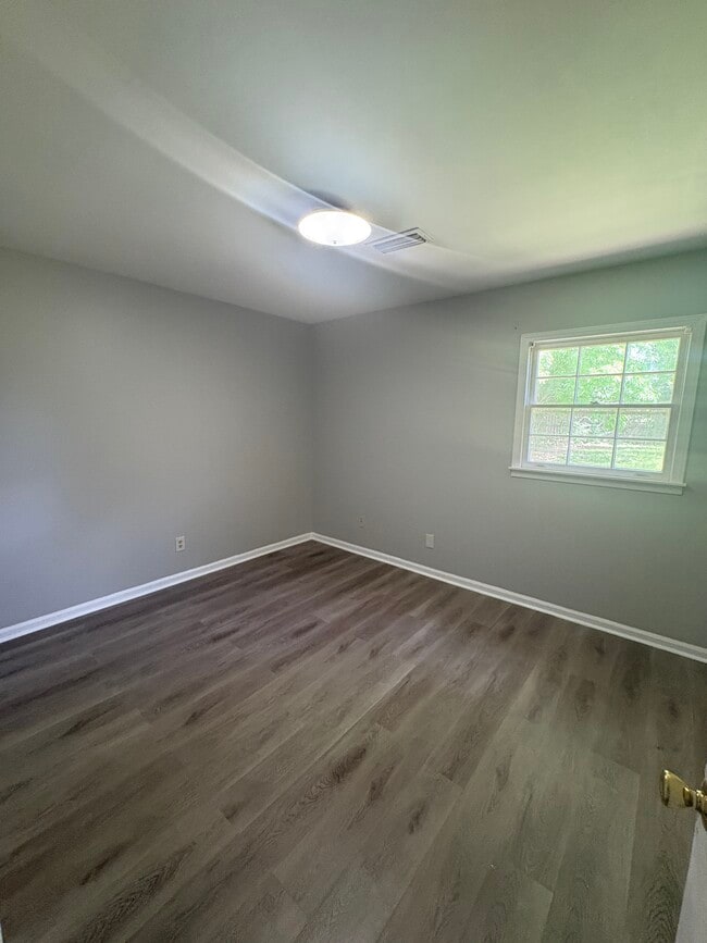 Building Photo - 320 Sultan Ct