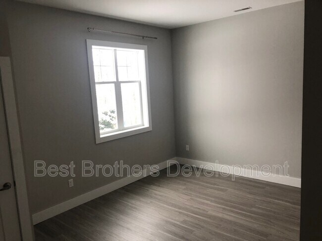 Building Photo - 4779 South Park Ave
