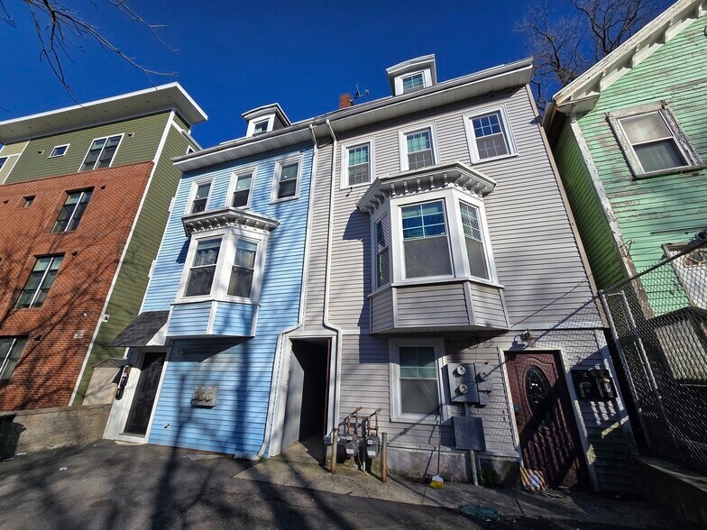 Primary Photo - 2 Mount Pleasant Pl