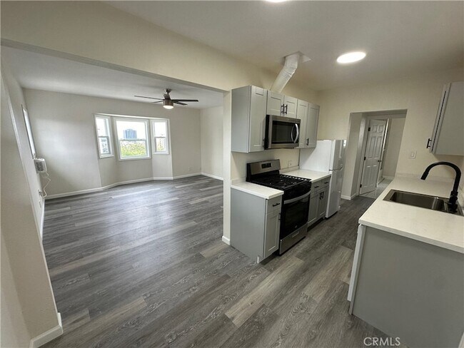 Building Photo - 6326 Franklin Ave