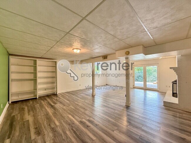 Building Photo - 1406 Highland Way