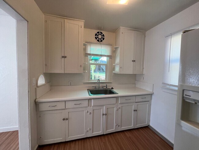 Building Photo - Charming 2 Bedroom, 1 Bath House with Fenced Yard, Carport & Laundry Hookups