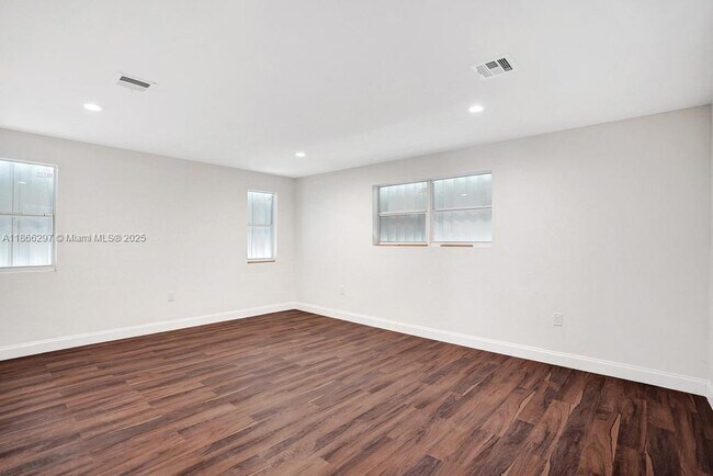Building Photo - 3505 SW 12th Ct