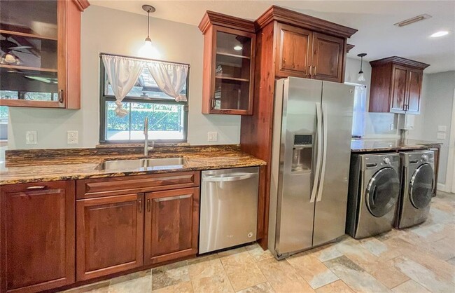 Building Photo - 3502 Sunbeam Dr