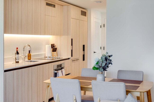 Building Photo - 225 N Miami Ave