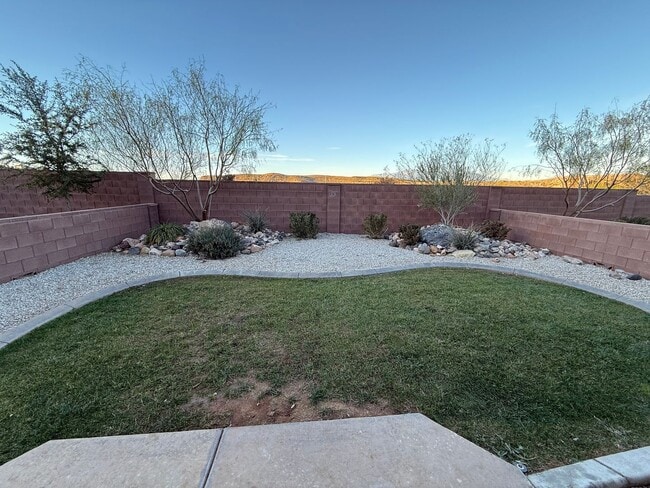 Building Photo - Single Family Home in Desert Canyons - Dogs Allowed