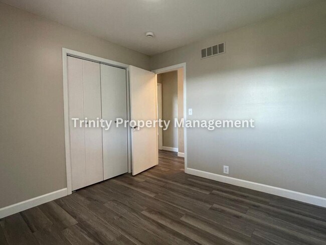 Building Photo - 305 Michael St