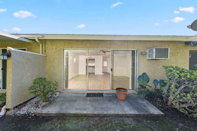 Building Photo - 3840 Cinnamon Way