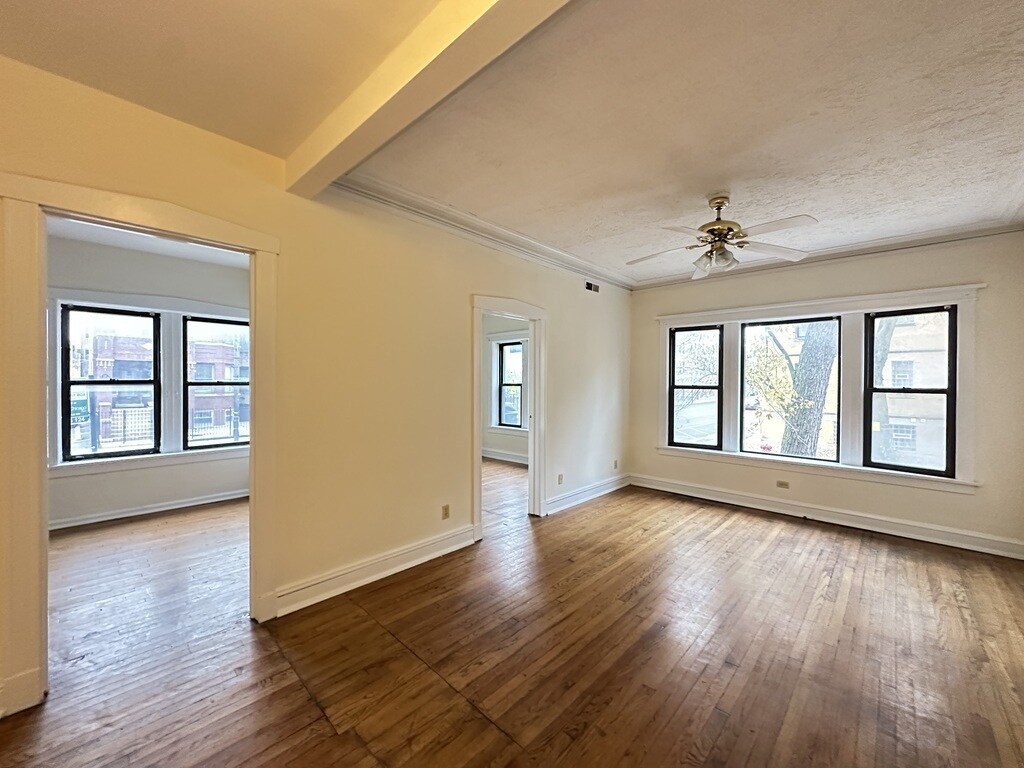 Building Photo - 3958 N Janssen Ave