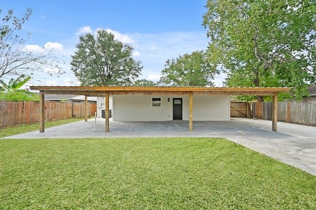 Building Photo - 10211 Glenmawr Dr