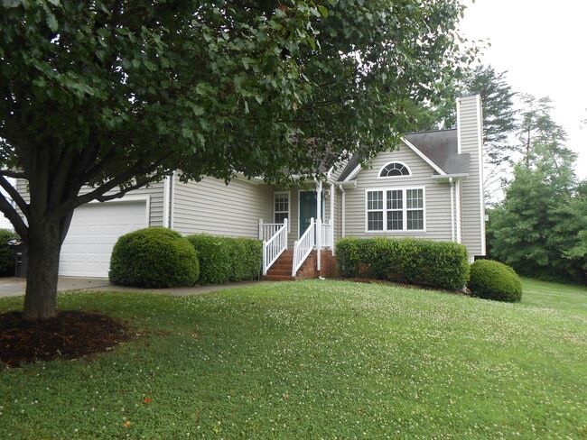 Building Photo - Fantastic 3 BR House w/ Inviting Floor Plan in Kernodle/NW School District