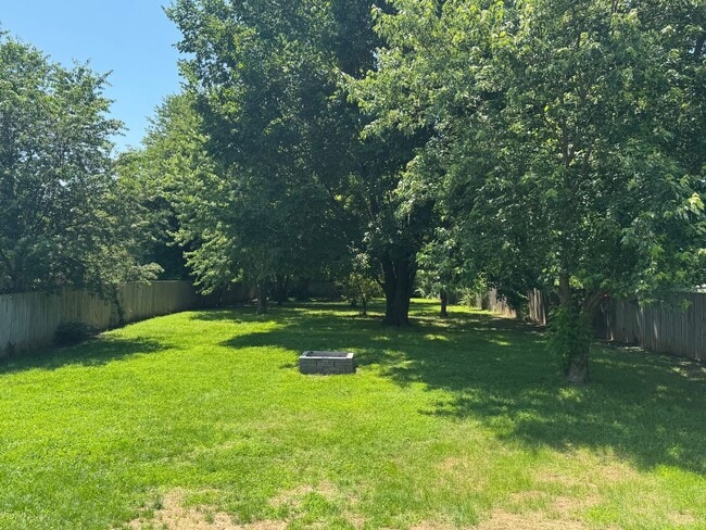 Building Photo - 3 Bedroom | 2 Bathroom | 2 Car garage | La...