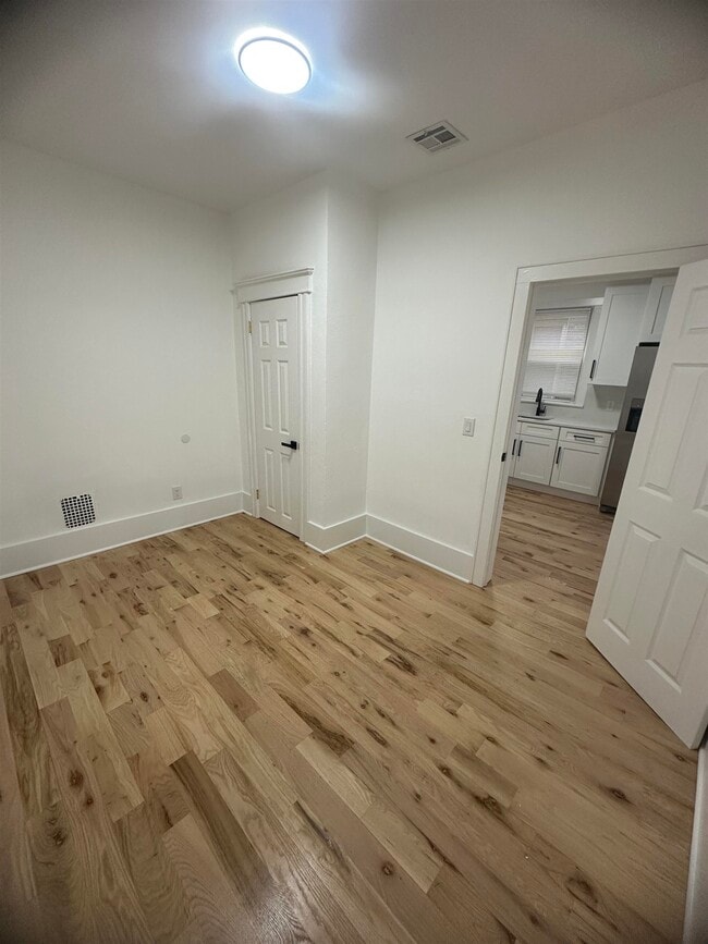 Building Photo - 38 Gates Ave