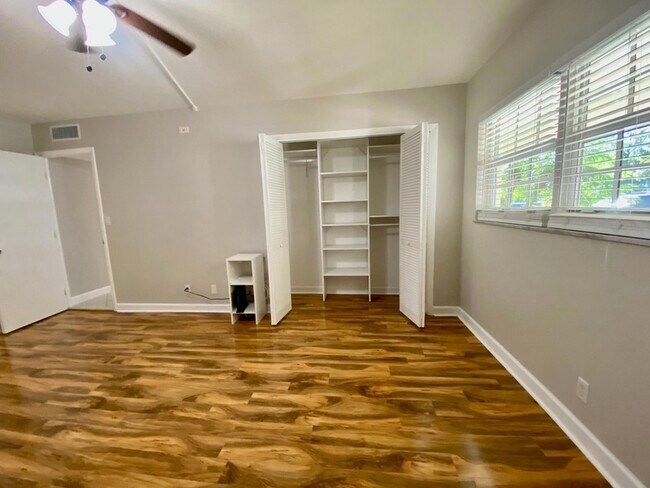 Building Photo - 3051 N Course Dr