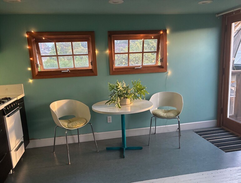 dining - 1015 N Branciforte Ave