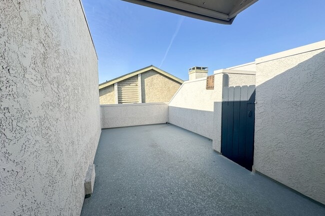 Building Photo - An Enchanted View Townhome